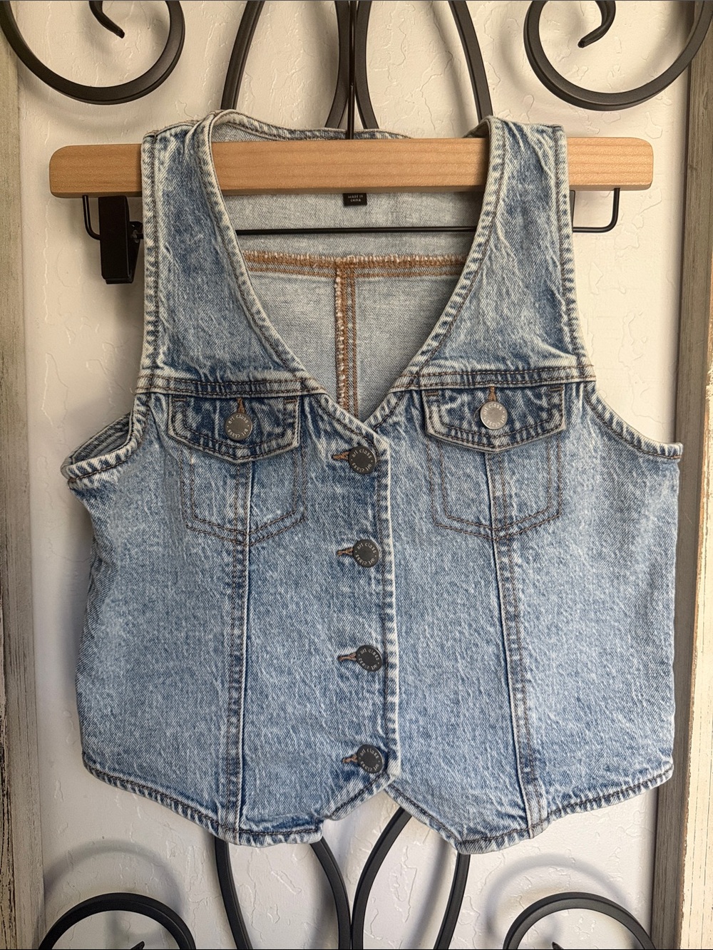 Art Class | Girl’s Light Wash Denim Button-Front Vest | XL (14)